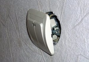 Замена выключателя света в квартире в Керчи