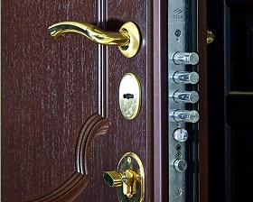 Замена замка на металлической двери Legran в Керчи