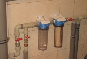 Установка проточного фильтра для воды в Керчи