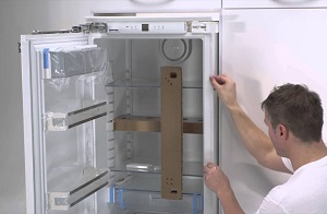 Установка встраиваемого холодильника в Керчи